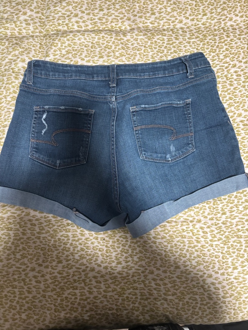 ⭐️Time and Tru Dark⭐️ Blue Rolled Hem Denim Shorts size 12 woman’s - Picture 4 of 7